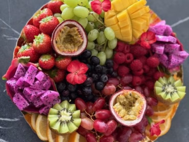 Fruit tafel en fruit schalen